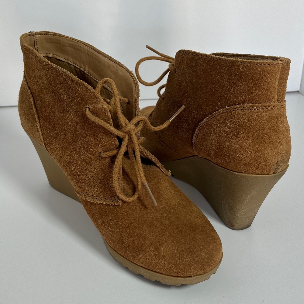 White Mountain Icon Tan Suede Wedge Ankle Boots Size 8